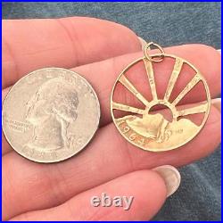 14k Yellow Gold (Solid) US Quarter Coin Cut-Out Sunburst Pendant 14k Yellow Gold (Solid) US Quarter Coin Cut-Out Sunburst Pendant