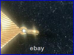 18k Solid Yellow Gold Pendant, 29 X 29 MM. 6.8 Grams 21 MM Inside For $5 Gold