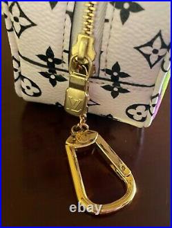 Authentic LOUIS VUITTON Giant Monogram Key Chain Ring Coin Cube Case Pouch Fob