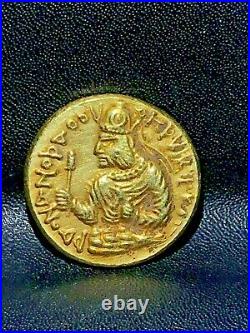 Gold coin Kushan Empire. Huvishka. Rare coin