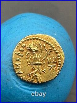 Old ancient Solid gold coin of India Kushan huvishka av dinar 18kgold