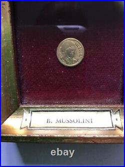 Special vintage mini solid gold coin 8 K Mussolini with wood frame from Italy