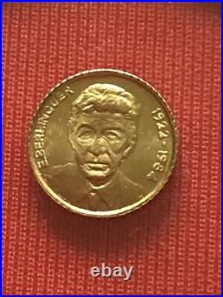 Vintage miniature solid gold COIN 8K Enrico Berlinguer very special